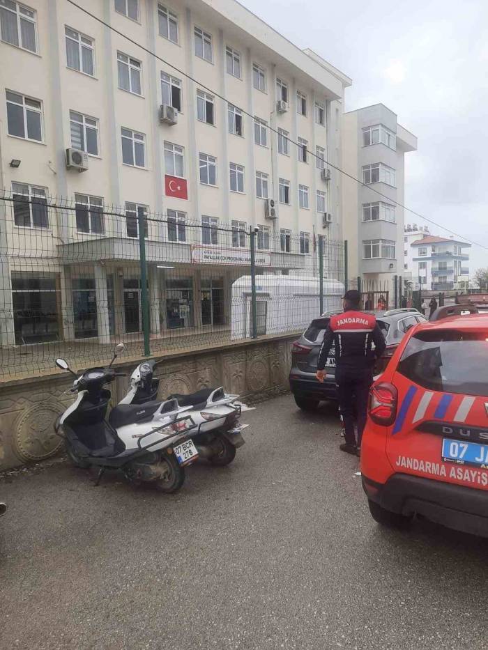 Jandarma’dan Okul Çevrelerinde Güvenlik Uygulaması