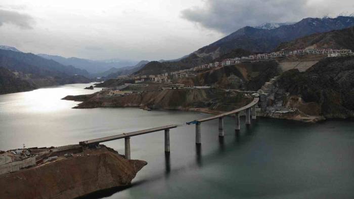 Yeni İlçe Merakla Bu Haberi Bekliyor, Viyadük Mayıs Ayında Hizmete Giriyor