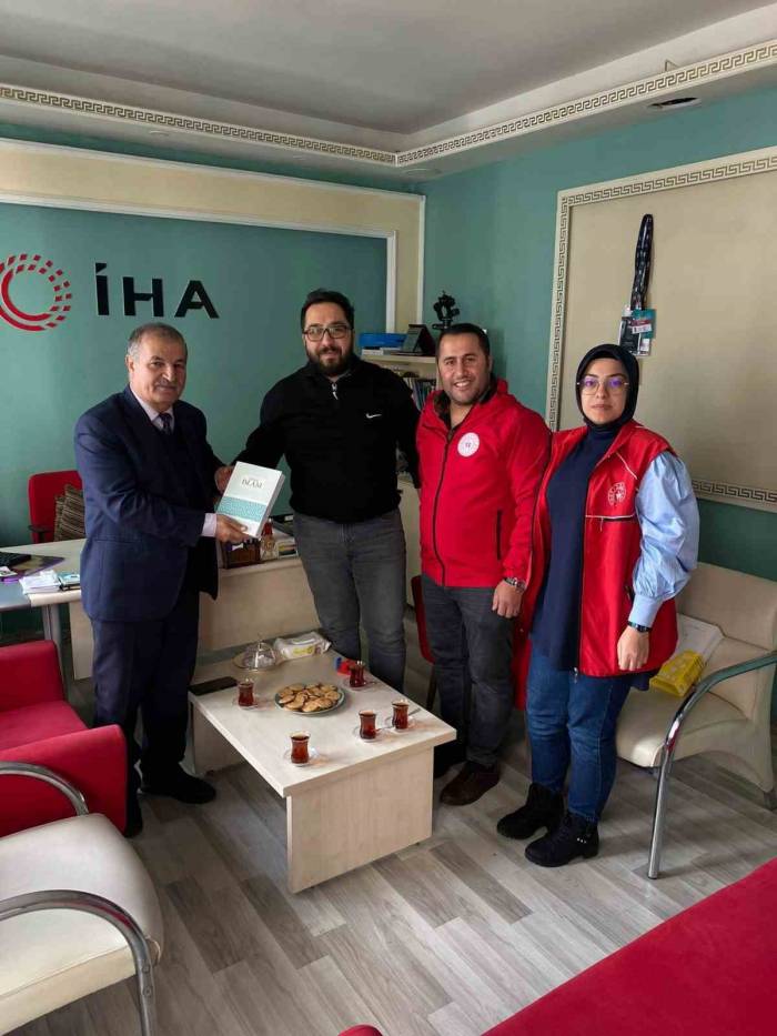 Tatvan Gençlik Merkezi Gazetecileri Unutmadı