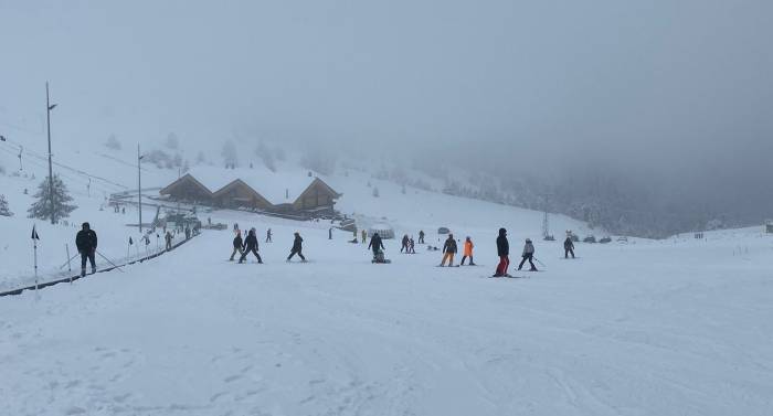 Bolu’nun Yükseklerinde Kar Yağışı: Kartalkaya’da Kar Kalınlığı 1 Metreye Ulaştı