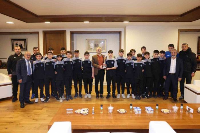 18 Maça Çıktılar, 47 Puanla Şampiyon Oldular