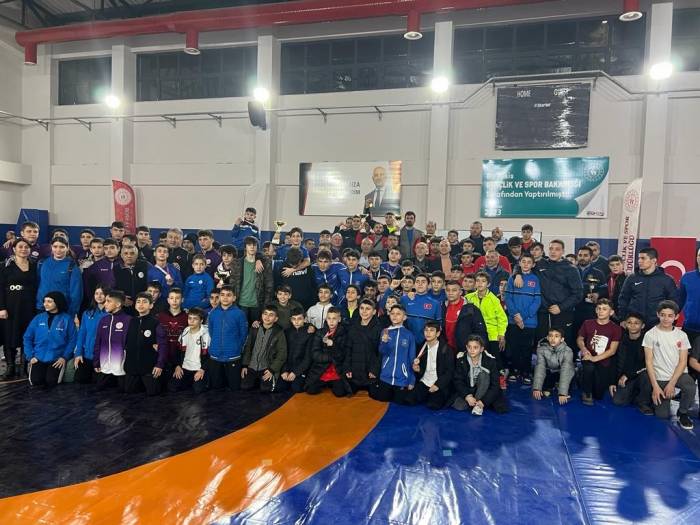 Yunusemreli Güreşçiler Denizli’den Başarıyla Döndü