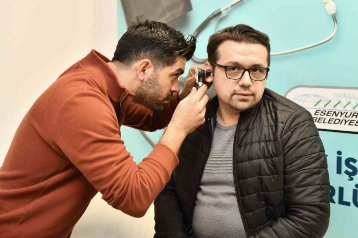 Esenyurt Belediyesi’den Vatandaşlara İşitme Cihazı Desteği