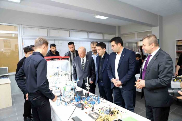 Liseli Gençler İşin Erbapları İle Buluştu