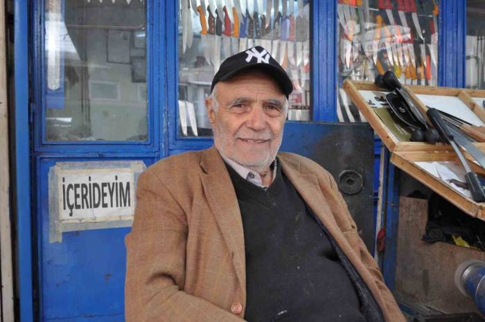 Eskişehir Esnafı Kar Yağışını Mutlulukla Karşıladı