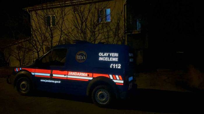 Akrabaları İle Otururken Yandaki Odaya Geçip Av Tüfeği İle Kendini Vurdu