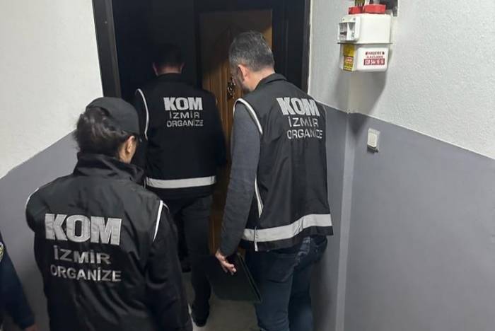 İzmir’de Fetö Şüphelilerine Yönelik Operasyon: 14 Gözaltı