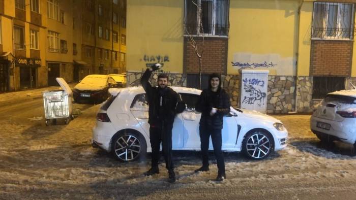 İzmir’den Eskişehir’e Gelen Üniversite Öğrencileri Kartopu Savaşının Keyfini Çıkarttı