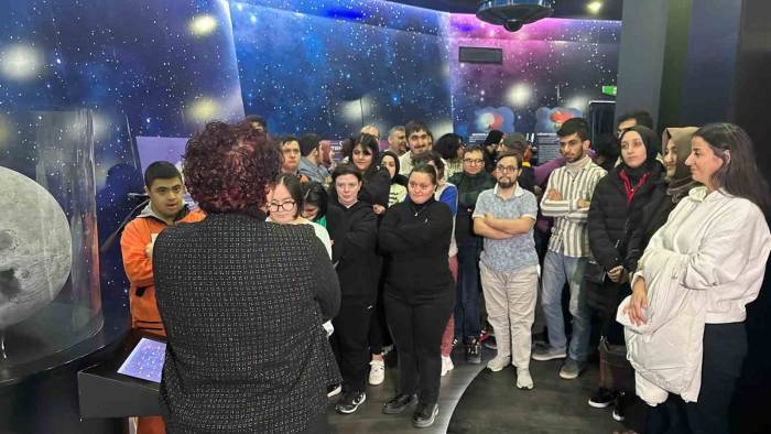 Kağıthane’de Engelli Öğrenciler Uzay Evi’nin Misafiri Oldu