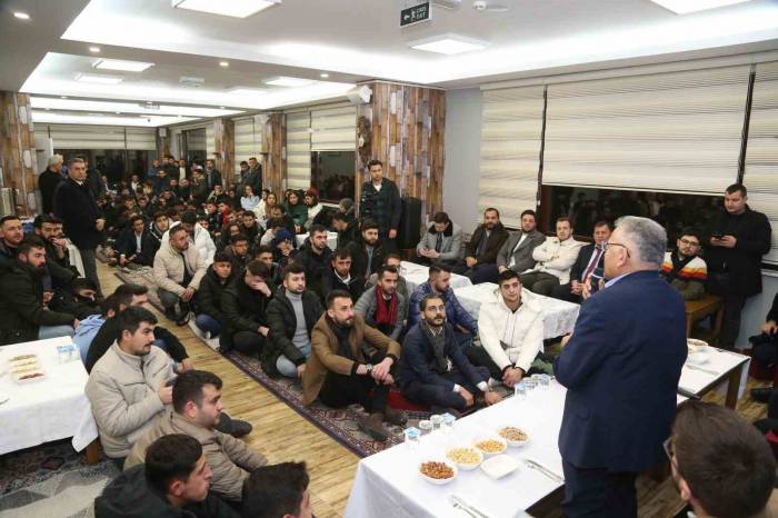 Gençlerle Sıcak Ve Samimi Sohbet