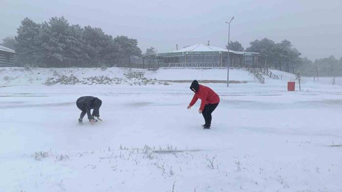 Manisa’nın Yüksek Kesimlerinde Yılın İlk Kar Yağışı