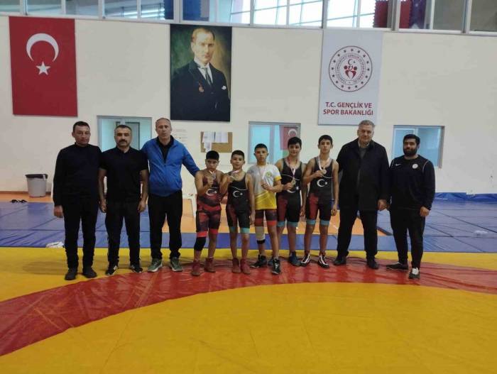 Sarıgöllü Güreşçiler Okul Sporlarında Madalyaları Topladı