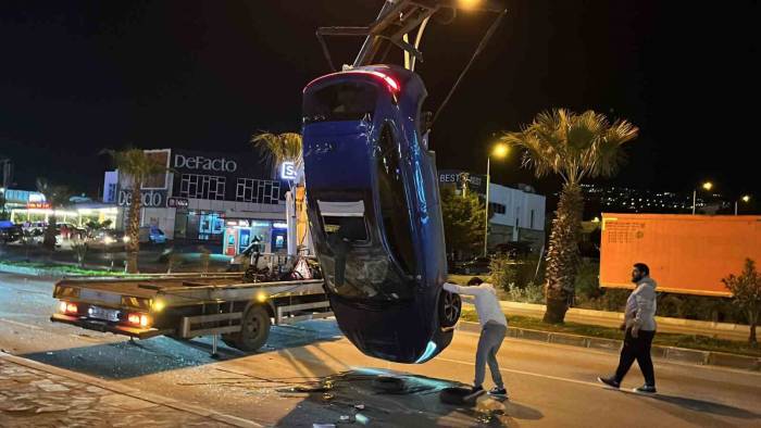 Taklalar Atan Cipten Sağ Kurtuldu: Kazada 3 Kişi Yaralandı