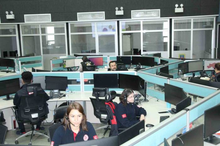 Kedisi Mama Yemeyen 112’yi Arıyor