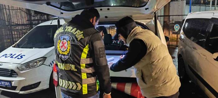 Tem Otoyolu’nda Önünü Kestiği Aracın Camını Yumruklayan Öfkeli Sürücüye Ceza Yağdı