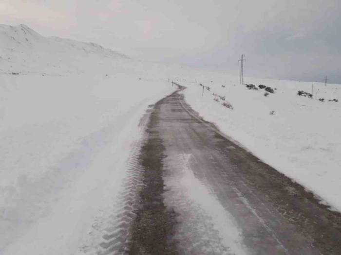 Muradiye’de Yol Açma Çalışması