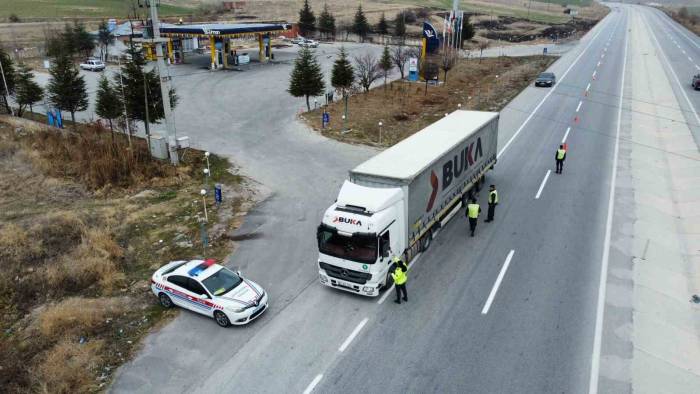 Kurallara Uymayan 17 Araç Sürücüsüne 11 Bin 730 Tl Para Cezası Kesildi