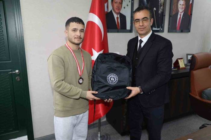 Ağrılı Boksör Sezgin Acar, Türkiye Üçüncüsü Oldu