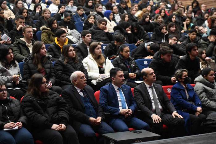 Altıeylül’den Eğitime Tam Destek