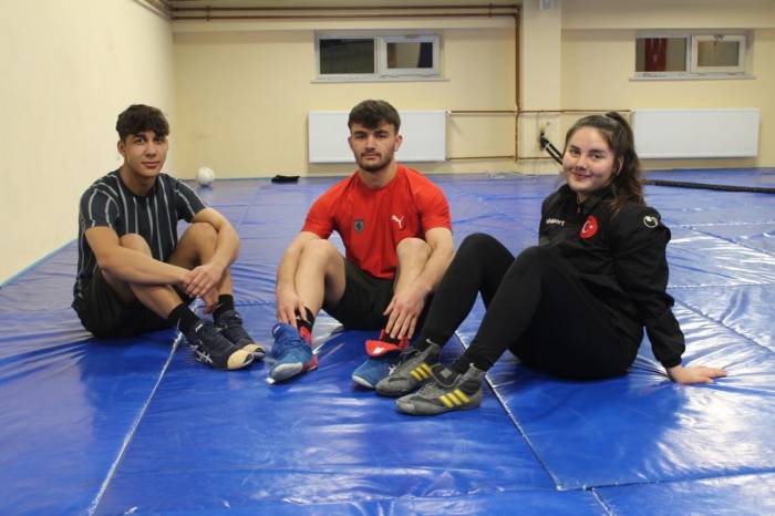 Bayburt’tan Yürekleri Isıtan Dostluk Örneği: Aynı Üniversiteyi Aynı Bölümü Kazanıp Aynı Spor Branşına Gönül Verdiler