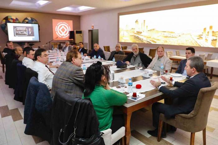 Başkan Koştu, Gazetecilerle Buluştu