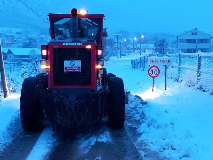 Bilecik’te Kapanana Köy Yolları Açmak İçin Ekipler Seferber Oldu