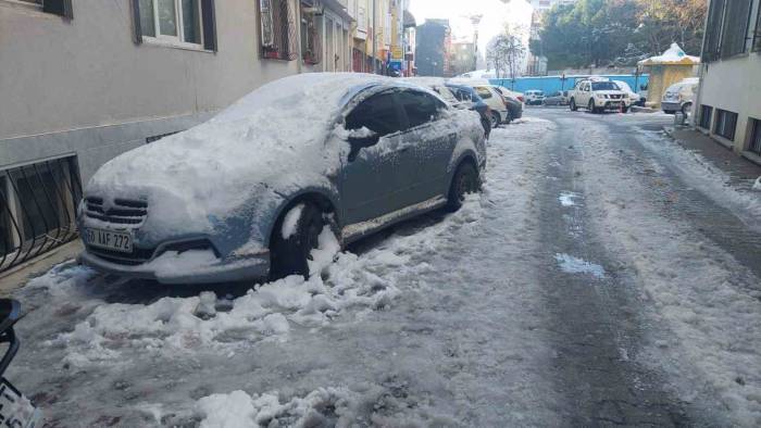 Tekirdağ’da Sokaklar Buz Pistine Dönüştü