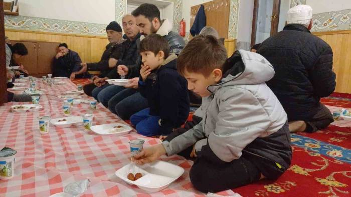 Düzce’de 113 Yıllık Kandil Geleneği