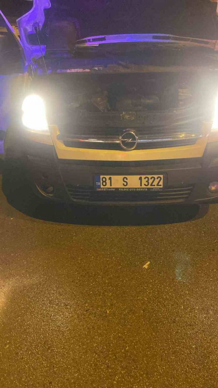 Durdurulan Minibüsün Plaka Ve Ruhsatı Sahte Çıktı