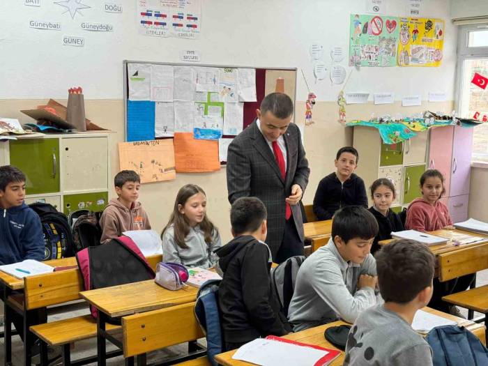 Kaymakam Bilici Şükrü Mola İlkokulu Öğrencileri İle Bir Araya Geldi