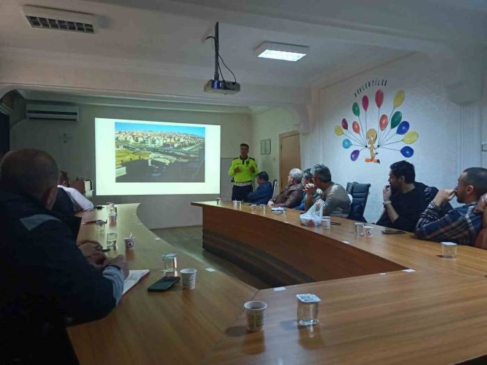 Elazığ Polis Ekipleri Tarafından Sürücülere Eğitim Verildi
