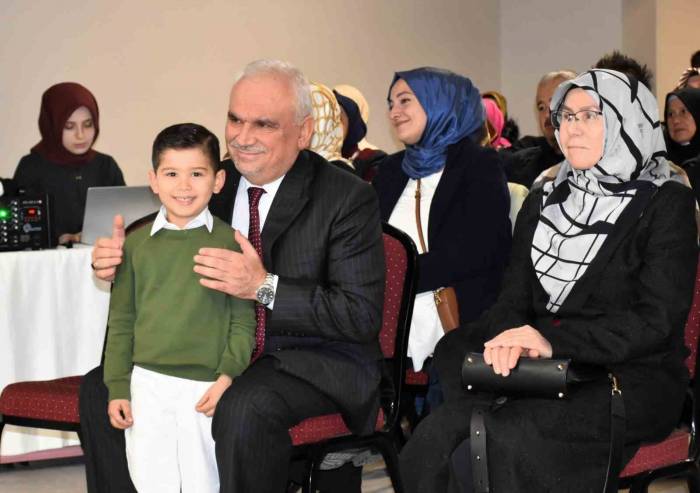 Minikler İçin Kur’an-ı Kerim’e Geçme Merasimi Düzenlendi