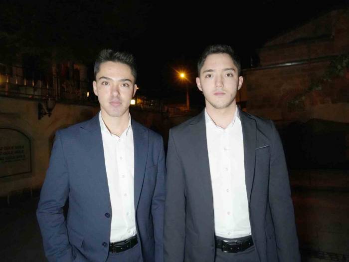 Çocukluklarından Beri Hiç Ayrılmayan İkiz Kardeşleri, Askerlikte De Ayıramadı