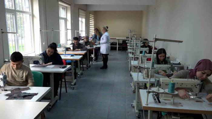 ’mobilya Terziliği’ Kursiyerleri Çok Memnun