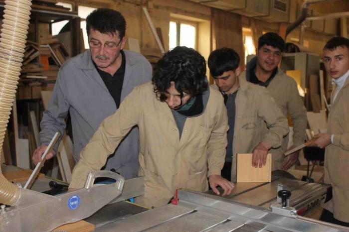 Fabrika Gibi Okul: 1 Yılda 12 Milyon Tl Ciro Yaptılar