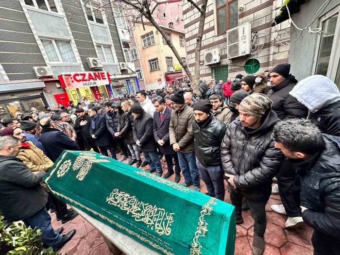 İbb Arıtma Tesisi’nde Sırtından Bıçaklanarak Öldürülen Temizlik Personeli Son Yolculuğuna Uğurlandı