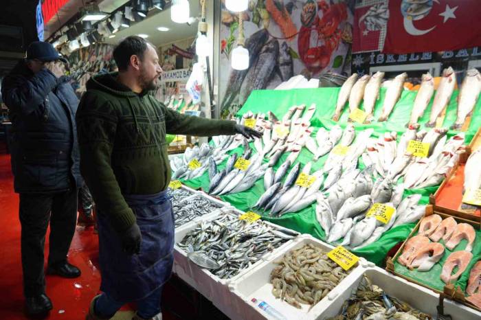 Marmara’da Başlayan Kar Yağışı Ve Fırtına Balık Fiyatlarına Yükseliş Olarak Yansıdı