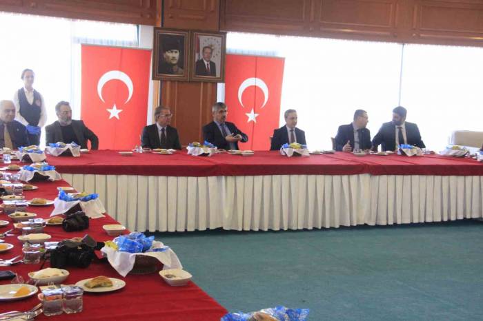 Mskü Rektörü Kaçar, Gazeteciler İle Bir Araya Geldi