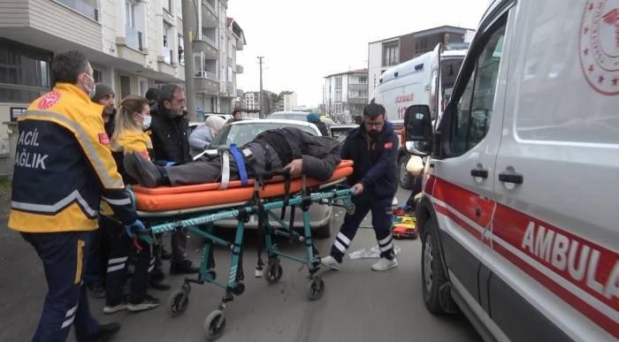 Bafra’da Otomobil İle Hafif Ticari Araç Çarpıştı: 5 Yaralı