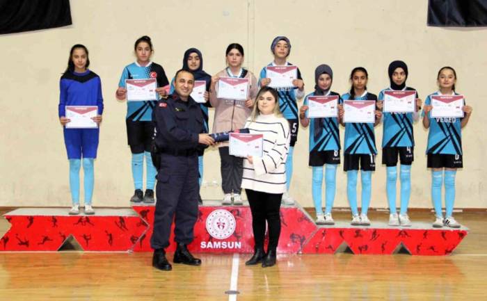 Vezirköprü’de 400 Öğrenciye Ödül