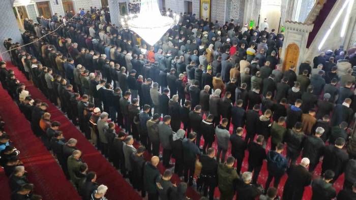 Şanlıurfa’da Regaip Kandili’nde Camiler Doldu Taştı