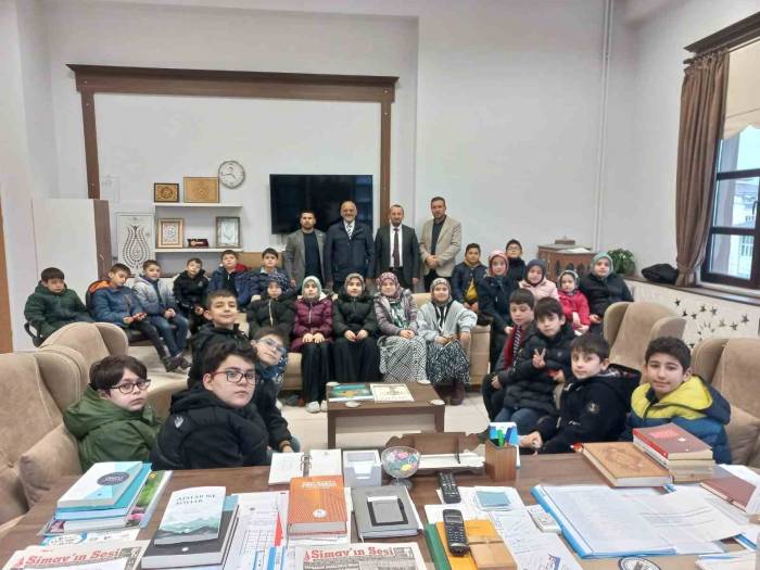 Simav’da Cami Öğrencileri Harçlıklarını Filistin’e Gönderdi