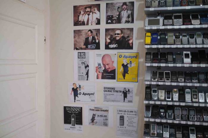 Dünya Rekoru Kırdığı Cep Telefonu Koleksiyonunu Cem Yımaz’a Hediye Etmek İstiyor