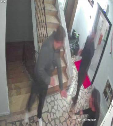 Önce Silahla Vurdular, Ardından Omzundan Bıçaklayıp Darp Ettiler