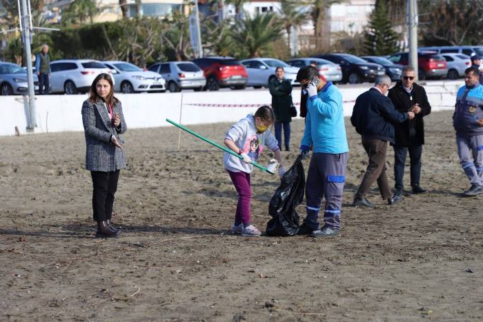 Galip Dere Halk Plajı’nda Çöp Kategorize Çalışması Gerçekleştirildi