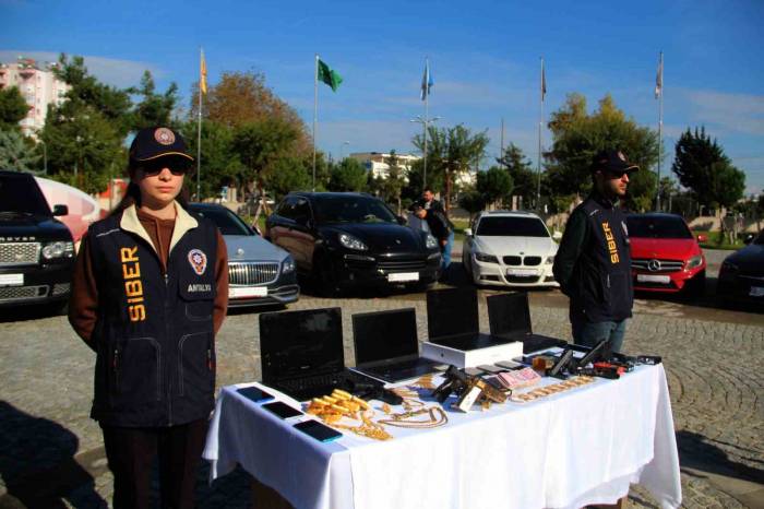 Sibergöz-14 Operasyonunda Ele Geçirilen Lüks Otomobiller Sergilendi