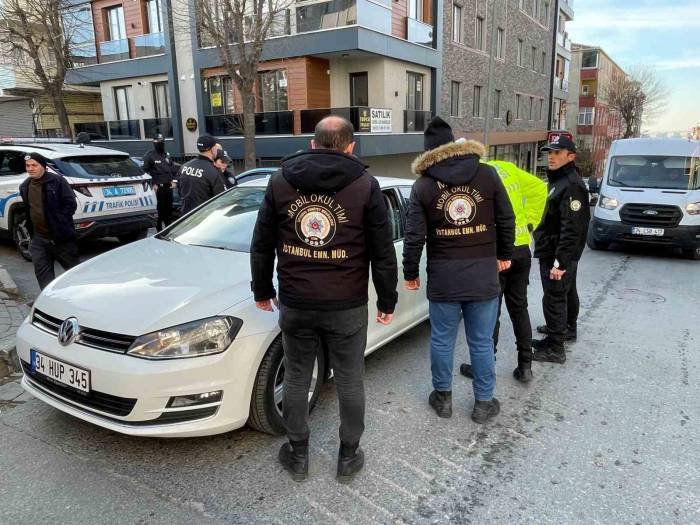 Avcılar’da Okul Önlerinde Asayiş Denetimi