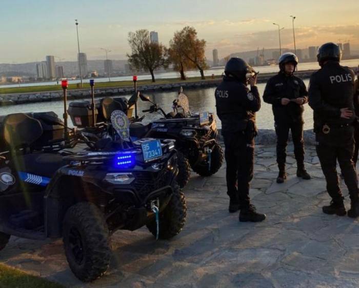 İzmir’de Berbere Baskında Ele Geçirilenler Şok Etti