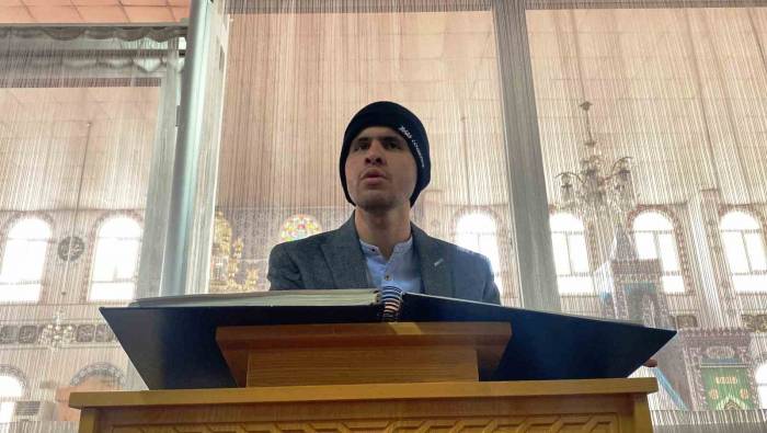 Doğuştan Görme Engelli Hafız, Müezzinlik Yapıyor