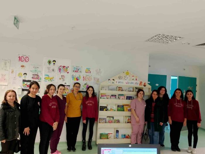 Muğla’da Hastanede Yatan Çocuklara Kitap Okuma Etkinliği Düzenlendi